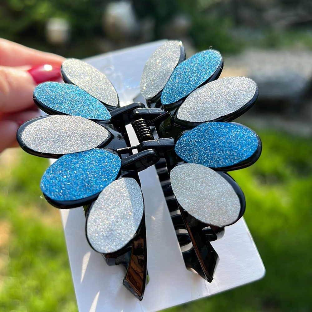 New like hitting the hair accessory lotto! Assorted 5 Plastic Hair Clips - Picture 3 of 12